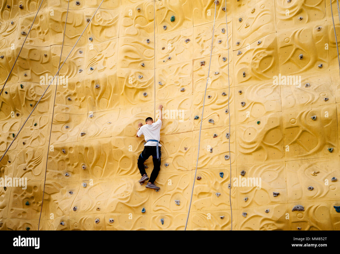 Indoor rock climbing hi-res stock photography and images - Alamy