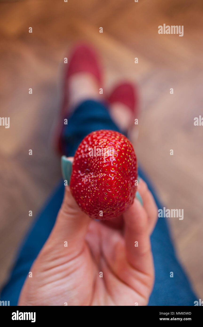 Juicy red strawberry hi-res stock photography and images - Alamy