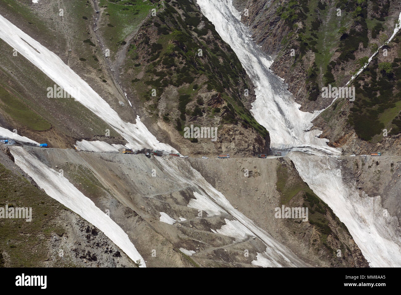 Traffic on the Zojila Pass between Srinagar and Kargil in Jammu and Kashmir, India Stock Photo