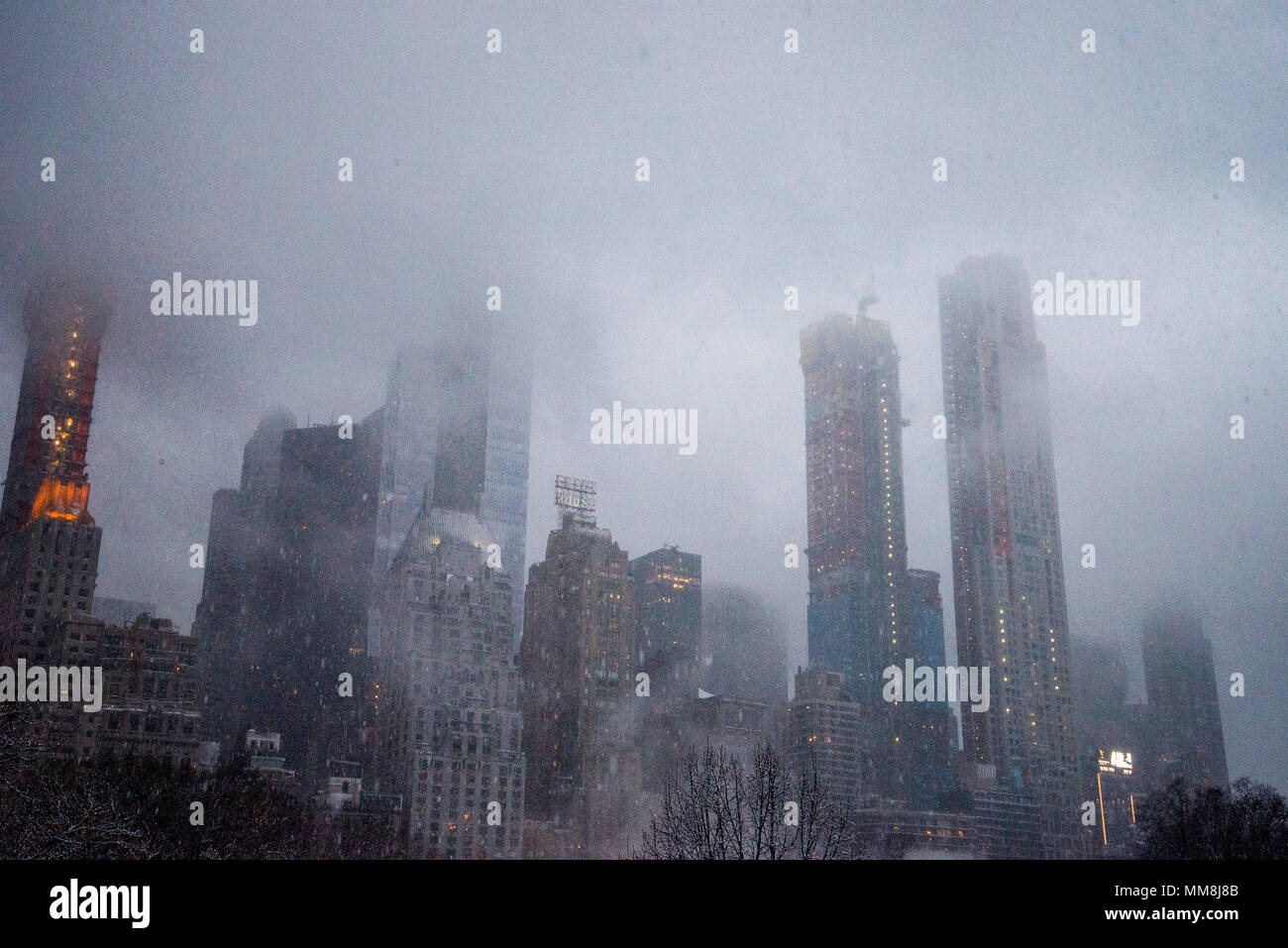 Fog city abstract hi-res stock photography and images - Alamy