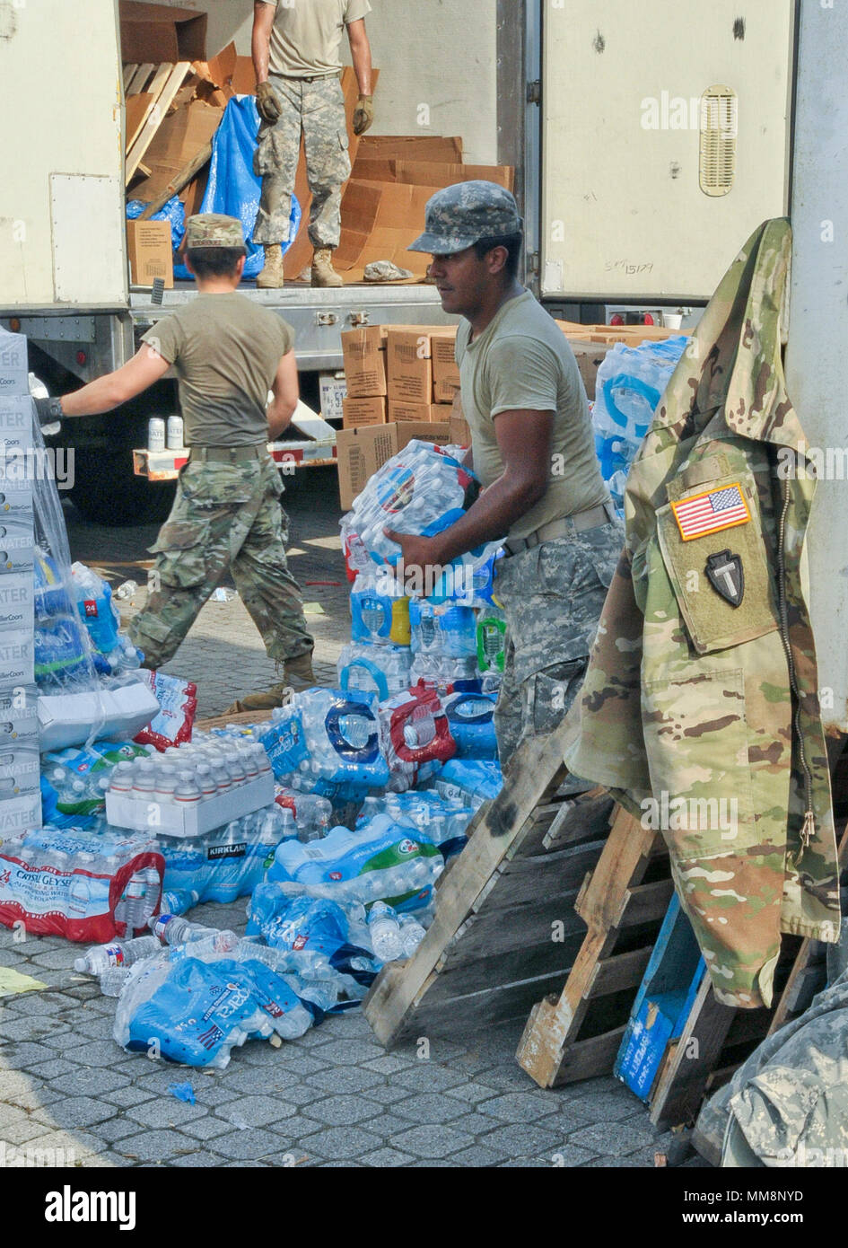 Hurricane supplies toilet paper hires stock photography and images Alamy