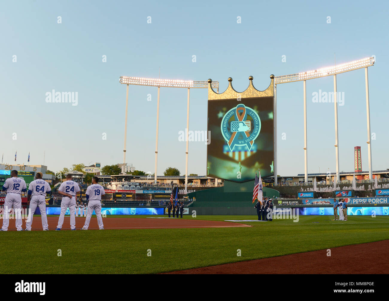 Cellular field chicago stadium hi-res stock photography and images - Alamy