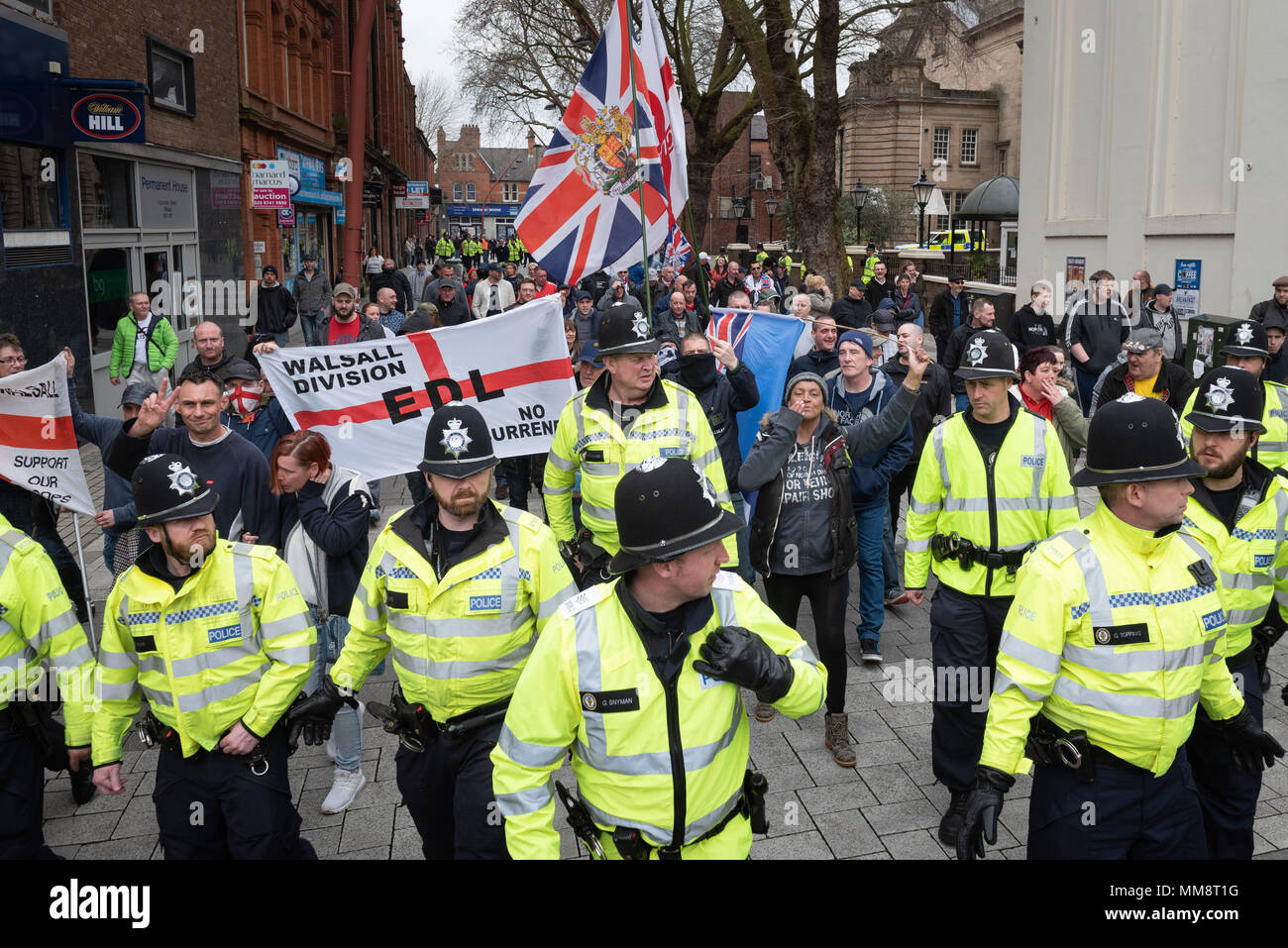 Walsall, West Midlands, UK. 7th April 2018. Pictured: EDL supporters are led away from the town centre after their protest ends.  / Up to 60 English D Stock Photo