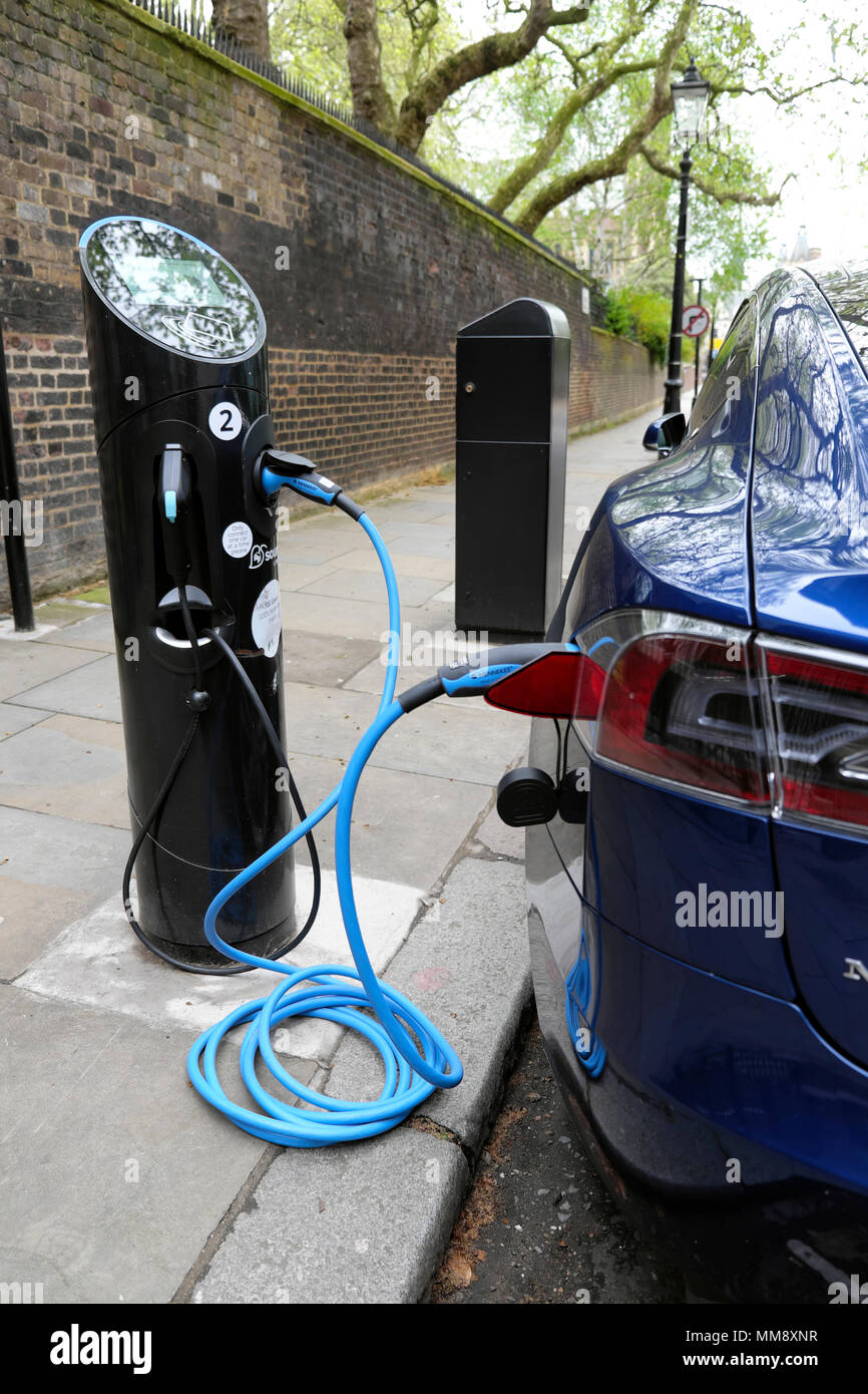 Vertical view of an electric car vehicle charging at a charging station EV charging point near Lincolns Inn in the City of London UK   KATHY DEWITT Stock Photo