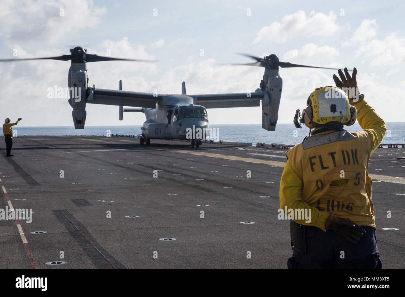 170917NDC385461 PHILIPPINE SEA (Sept. 17, 2017) Aviation Boatswain’s