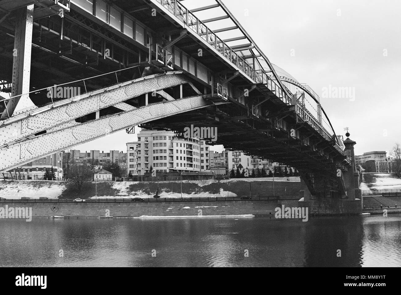 Moscow, Russia - March 01, 2017: View of Bogdan Khmelnitsky foot-bridge and Rostovskaya naberezhnaya | 35mm b&w film scan — Olympus OM-1 / Olympus OM  Stock Photo