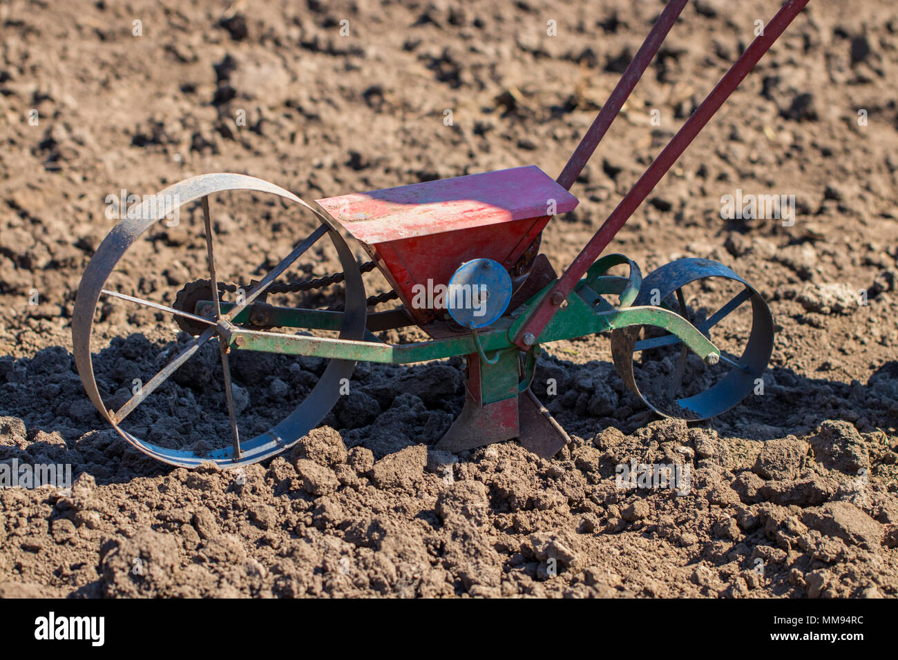 18+ Antique Seeder Planter