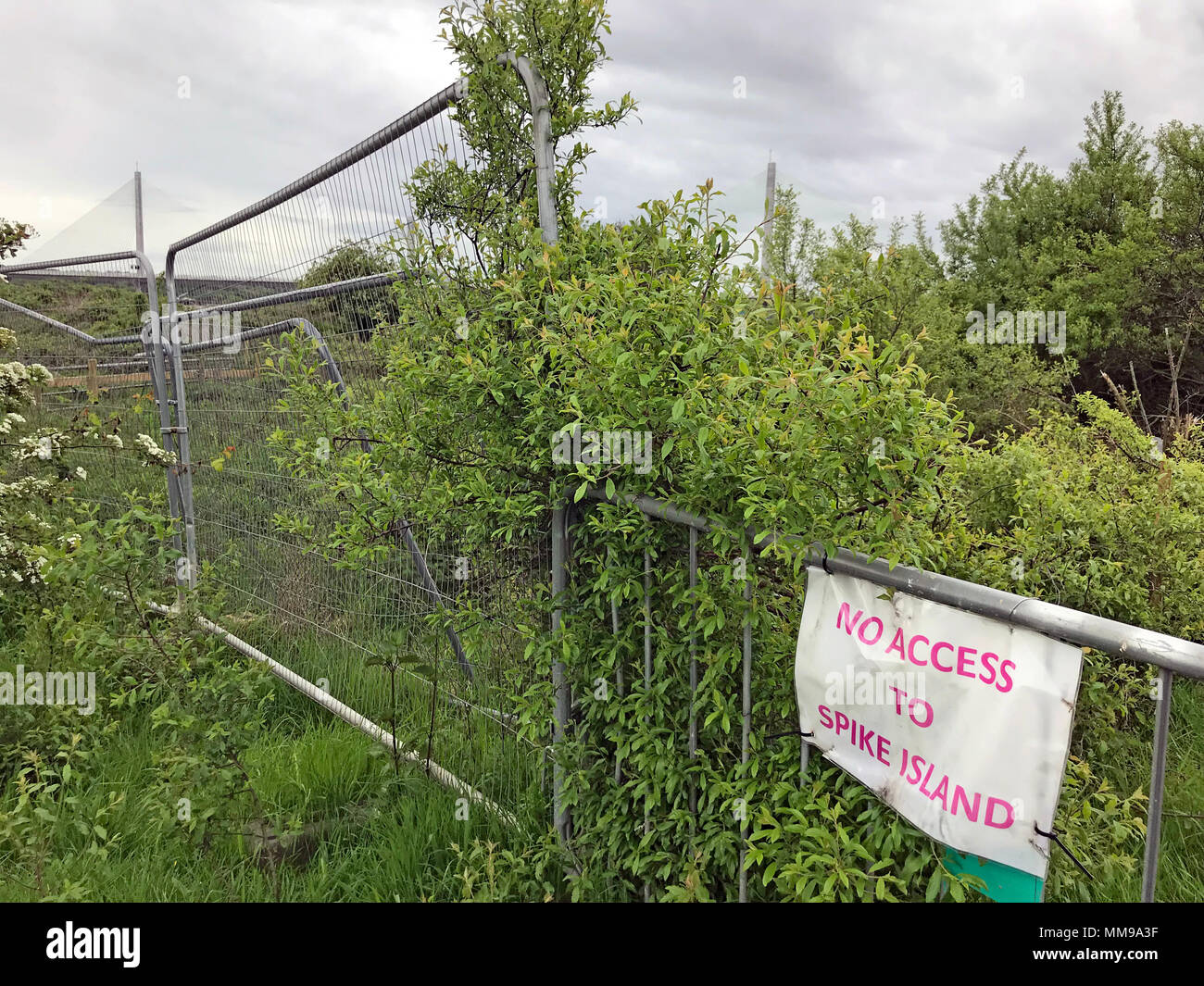 TPT Transpennine Trail, no access to Spike Island, Widnes at new crossing Stock Photo