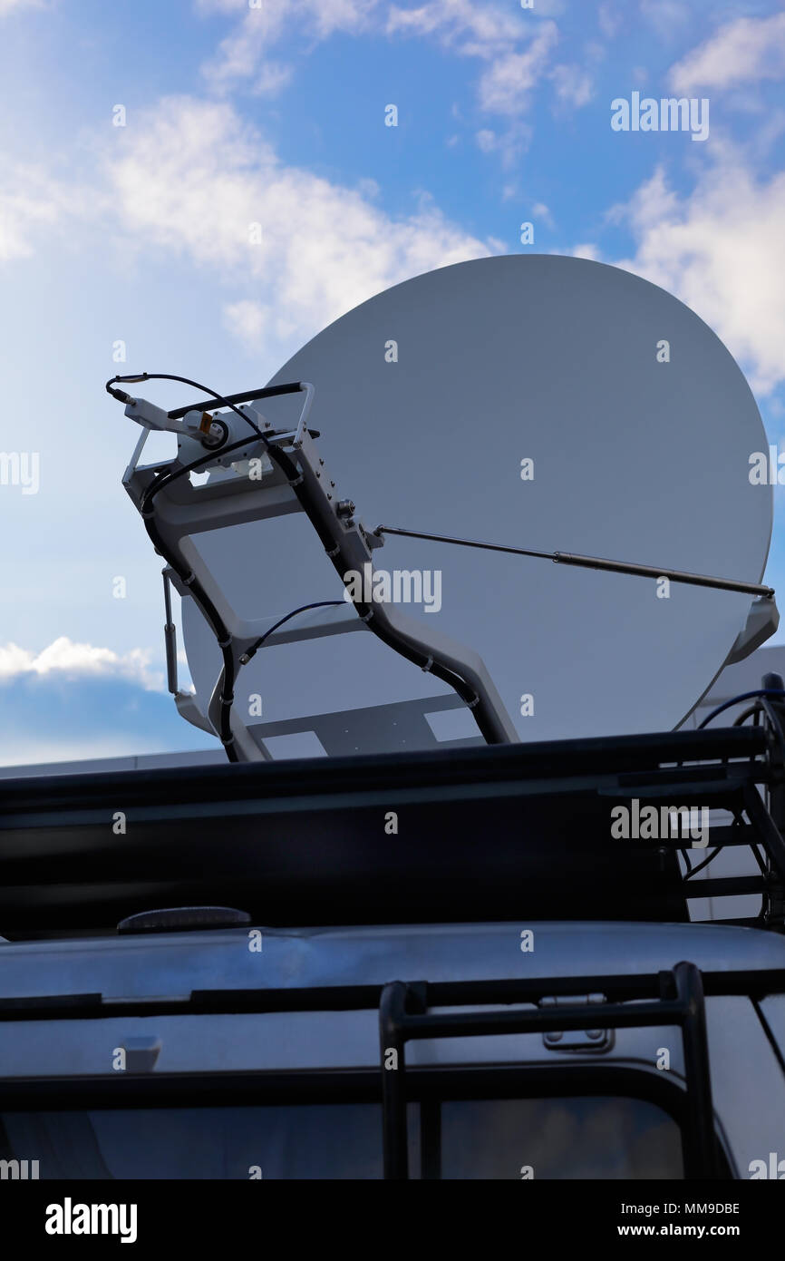 Live news tv satellite truck hires stock photography and images Alamy