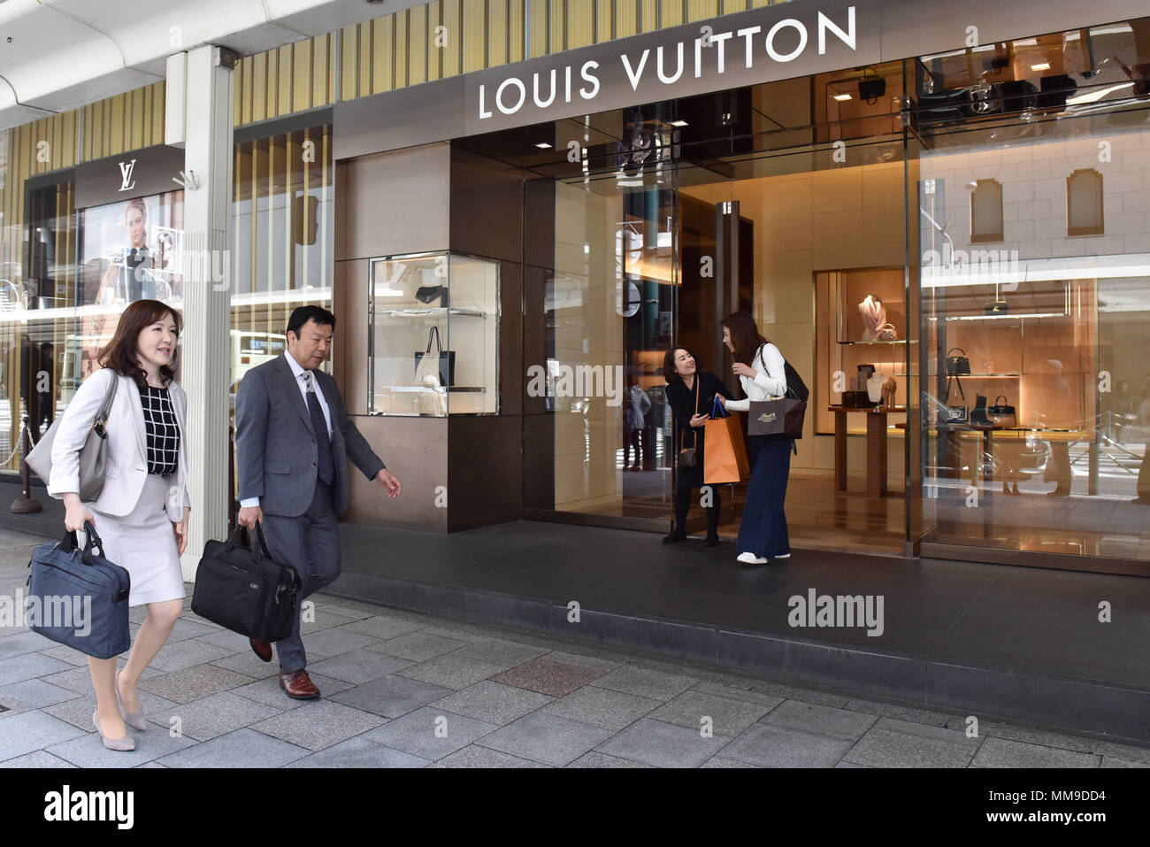 kultur At interagere læser Luxury French Store Louis Vuitton, Kyoto , Japan Stock Photo - Alamy
