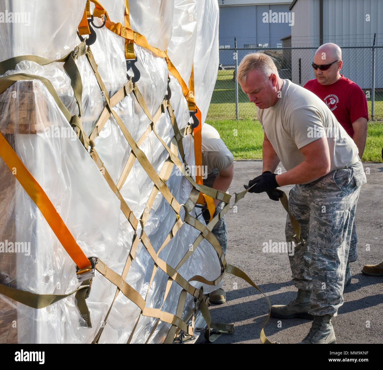 Airmen of the 117th Logistics Readiness Squadron, Sumpter Smith Air National Guard Base, Birmingham, Alabama prepare hurricane relief suppies for transport. September 15, 2017. (U.S. Air National Guard photo by: Senior Master Sgt. Ken Johnson) Stock Photo