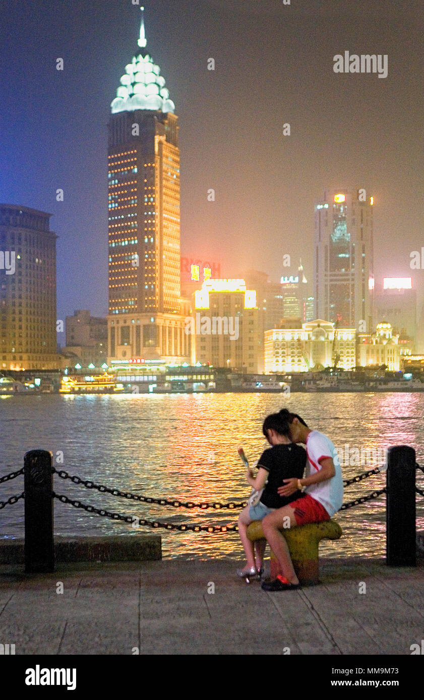 China and kissing hires stock photography and images Alamy
