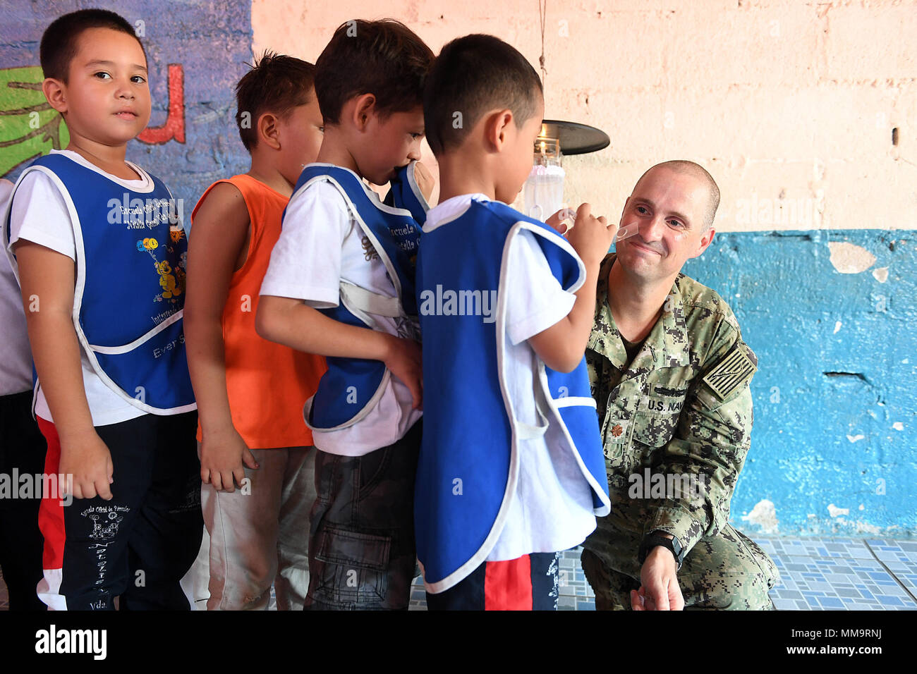 170922-N-BK435-0828 PUERTO BARRIOS, Guatemala (Sept. 22, 2017) Lt. Cmdr. Ian Sutherland, technical director for the Navy Entomology Center of Excellence, shows students insect specimens at Escuela Natalia Corriz Viuda de Morales, a Guatemalan primary school, during a Southern Partnership Station 17 community relations project (COMREL). SPS 17 is a U.S. Navy deployment executed by U.S. Naval Forces Southern Command/U.S. 4th Fleet, focused on subject matter expert exchanges with partner nation militaries and security forces in Central and South America. (U.S. Navy photo by Mass Communication Spe Stock Photo
