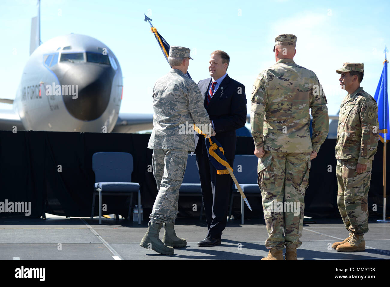 Maj. Gen. William N. Reddel passes the colors to Gov. Christopher T. Sununu during change of command ceremony at Pease Air National Guard Base, Sept. 23, 2017. Brig. Gen. David Mikolaities assumes duties as the Adjutant General, New Hampshire National Guard from Maj. Gen. William Reddel. (N.H. National Guard photo by Senior Airman Ashlyn J. Correia) Stock Photo