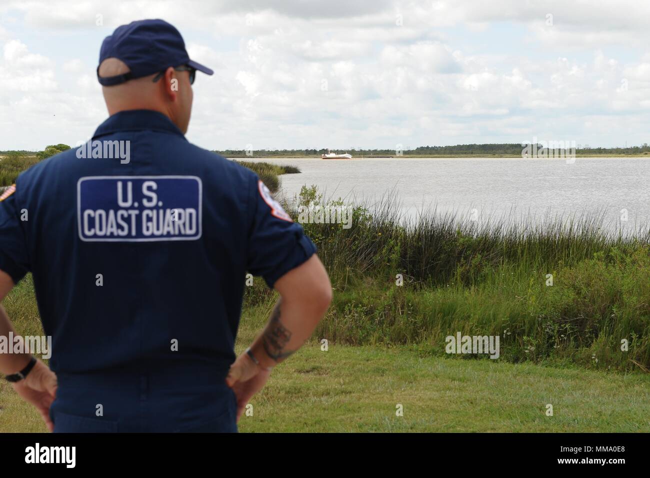 Coast Guard Petty Officer 1st Class Bret Tindol, A Marine Science ...