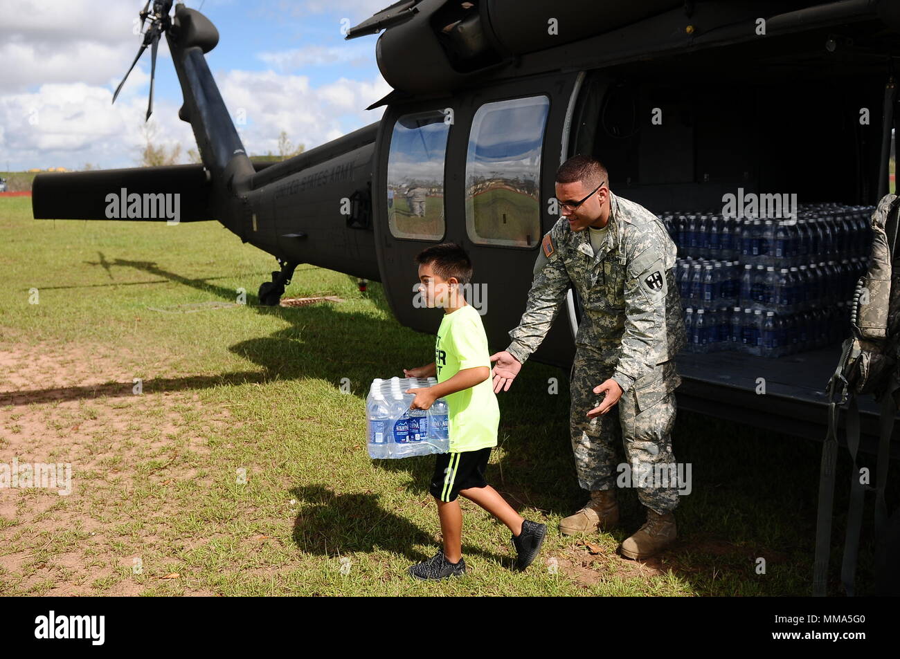 Puerto Rico Support Archival image soldiers transporting food hi-res stock photography and ...