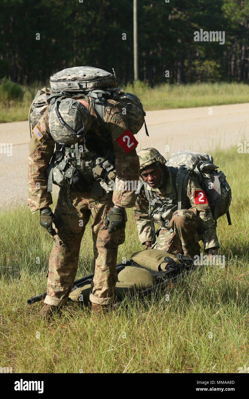 U.S. Army Sgt. Kevin Richmond and Staff Sgt. Brandon Oliver, assigned to the Martin Army Community Hospital, struggles to carry a litter during the 2017 Best Medic Competition at Fort Bragg, N.C., Sept. 18, 2017.The competition tested the physical and mental toughness, as well as the technical competence, of each medic to identify the team moving forward to represent the region at the next level of the competition.  (U.S. Army photo by Pfc. Meleesa Gutierrez) Stock Photo