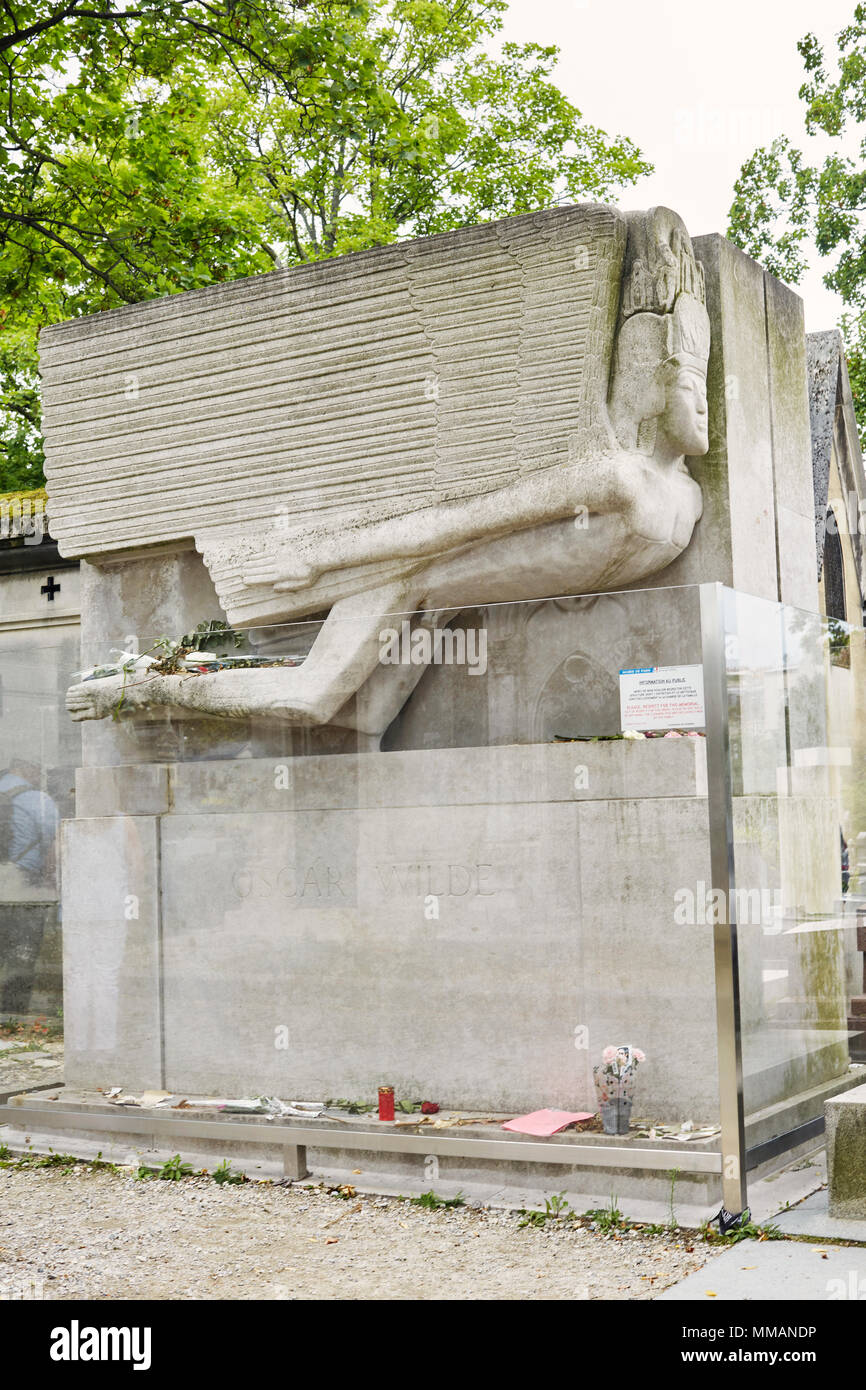 Oscar Wilde's Tomb in Pere Lachaise, Paris Stock Photo