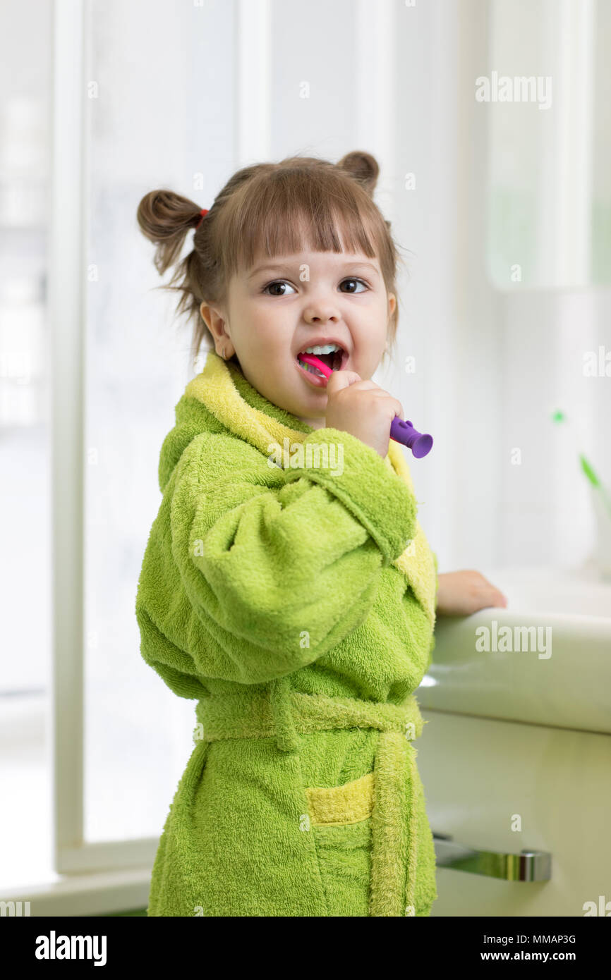Little girl brushing teeth in bath Stock Photo Alamy