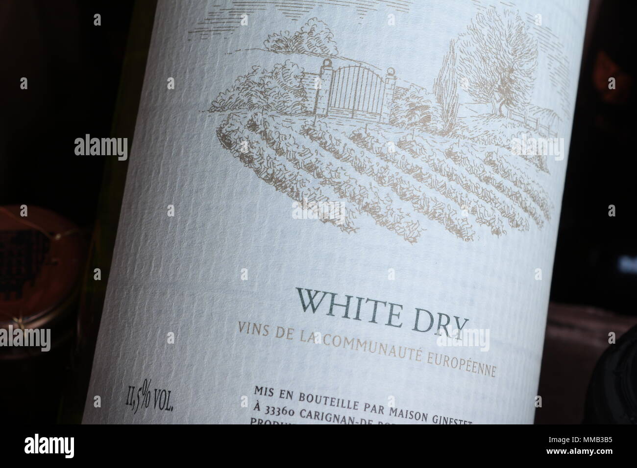 Wine bottles in cardboard box. Wine bottle labels. Portada Portuguese