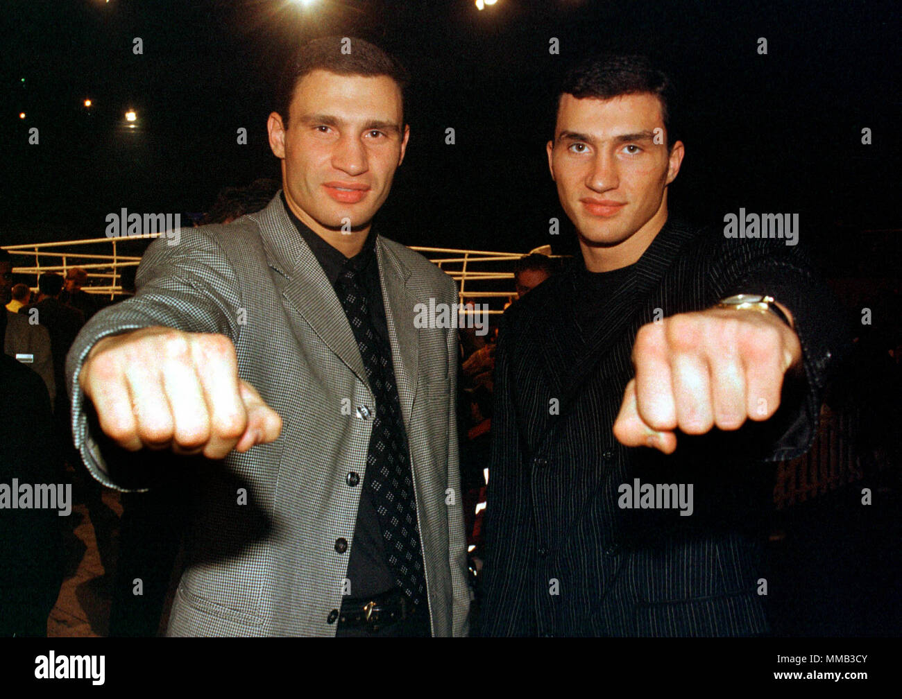 Boxing: Dortmund, Germany, 28.02.1998, brothers Vitali (left) and Wladimir Klitschko, heavyweight boxers pose with their fists Stock Photo