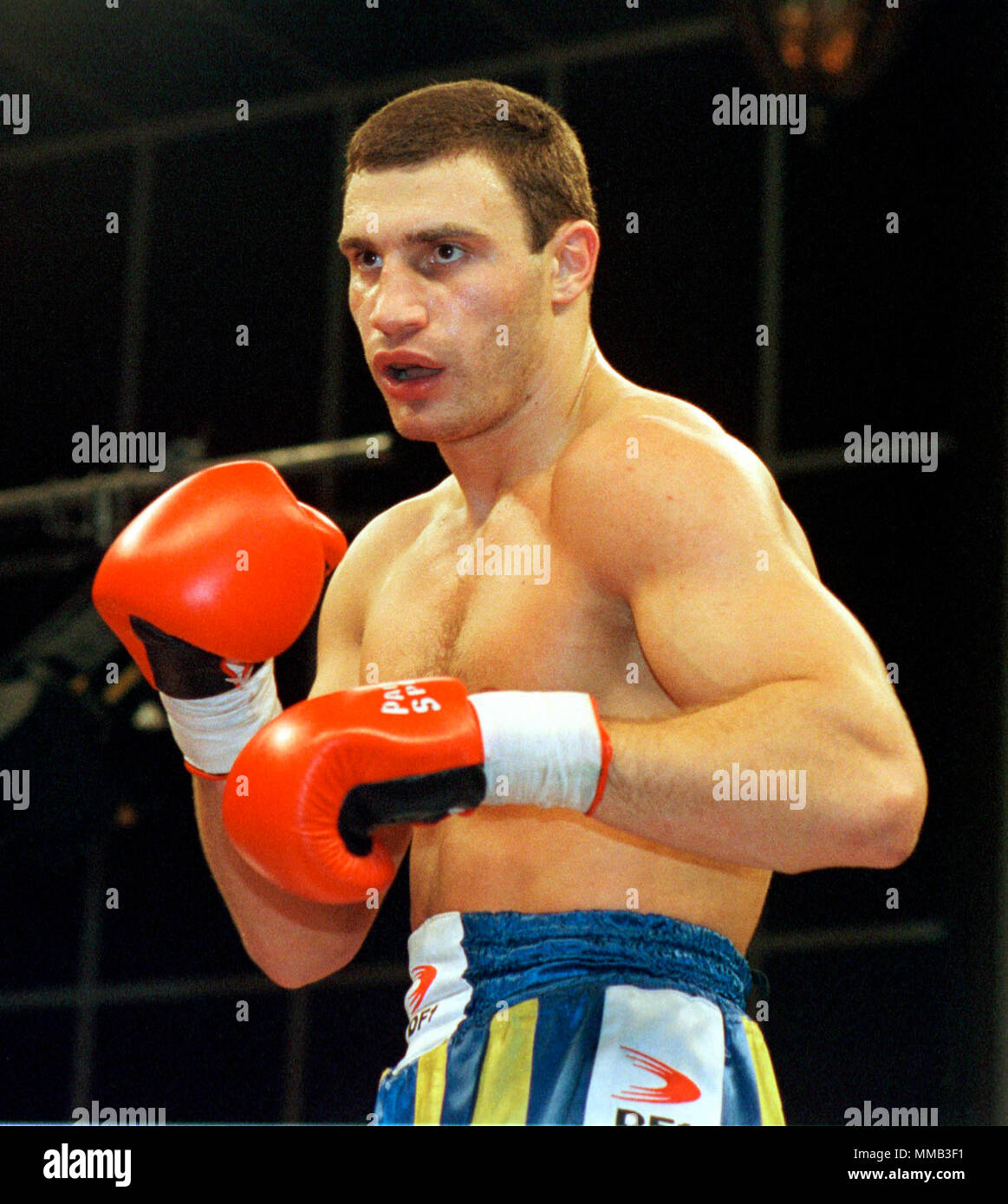 Boxing: Sartory SŠle Cologne Germany  7.3.1998 heavyweight Vitali KLITSCHKO (UKR) Stock Photo