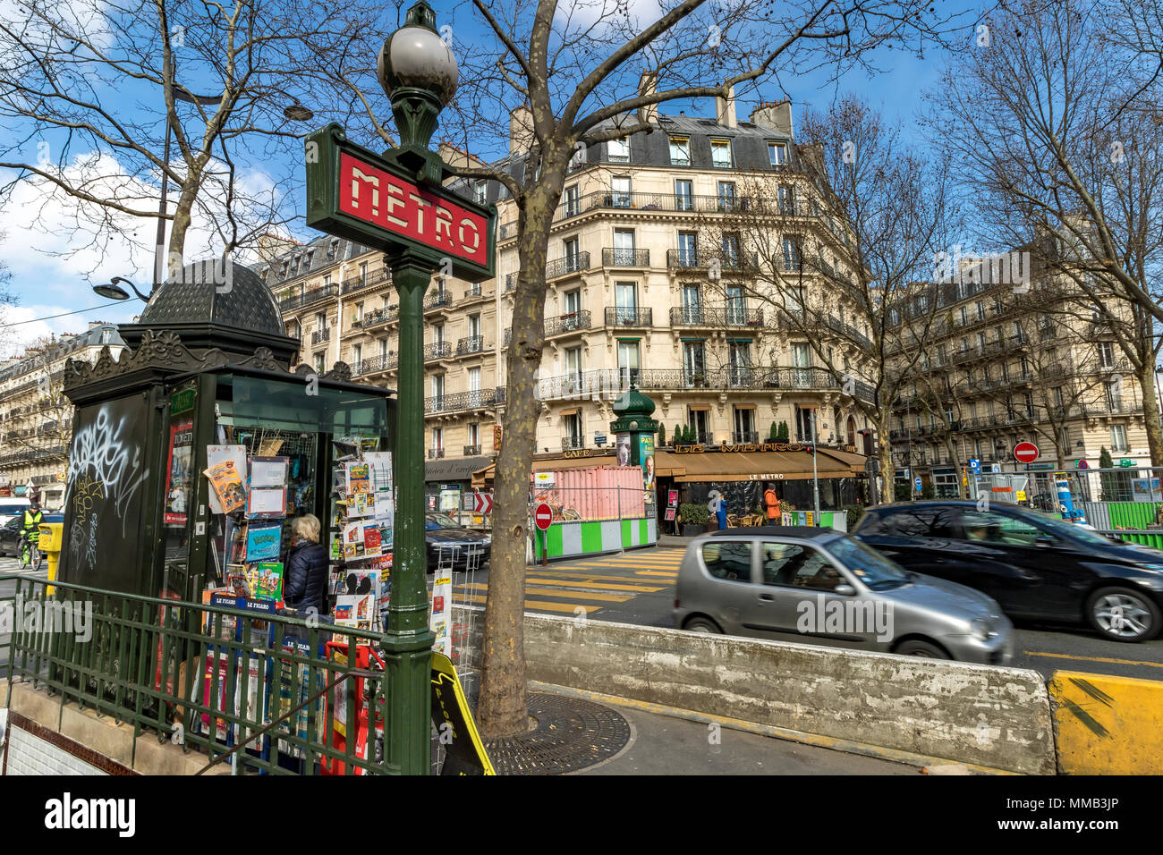 Paris metro art deco sign hires stock photography and images Alamy