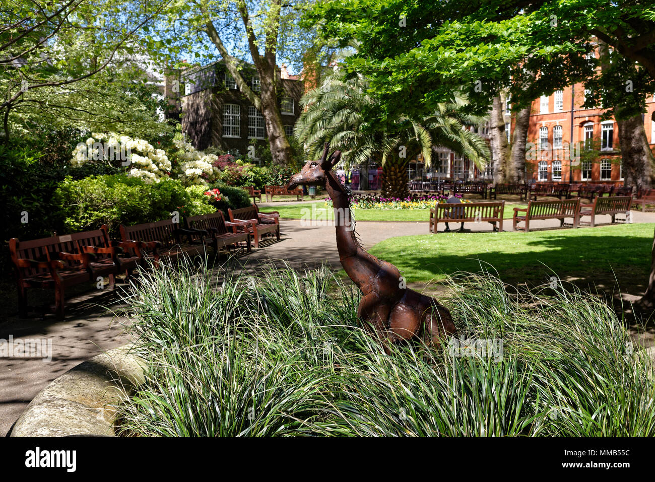Metal Giraffe statue, modern art, in Mount Street Gardens, Mayfair, London, England Stock Photo
