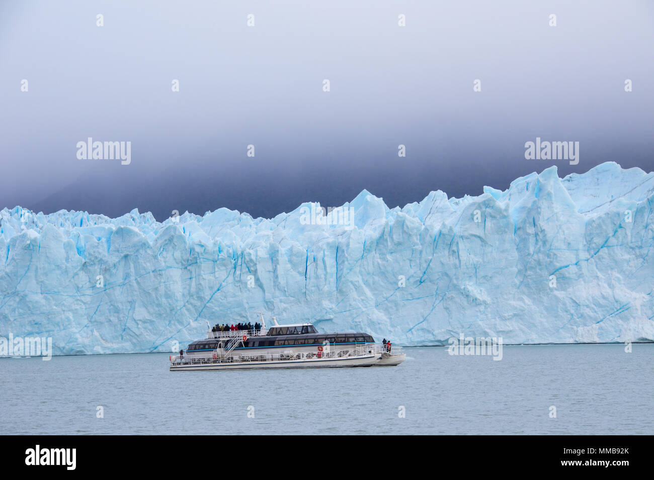 Sightseeing boat, Perito Moreno Glacier, Parque Nacional Los Glaciares, Argentina Stock Photo