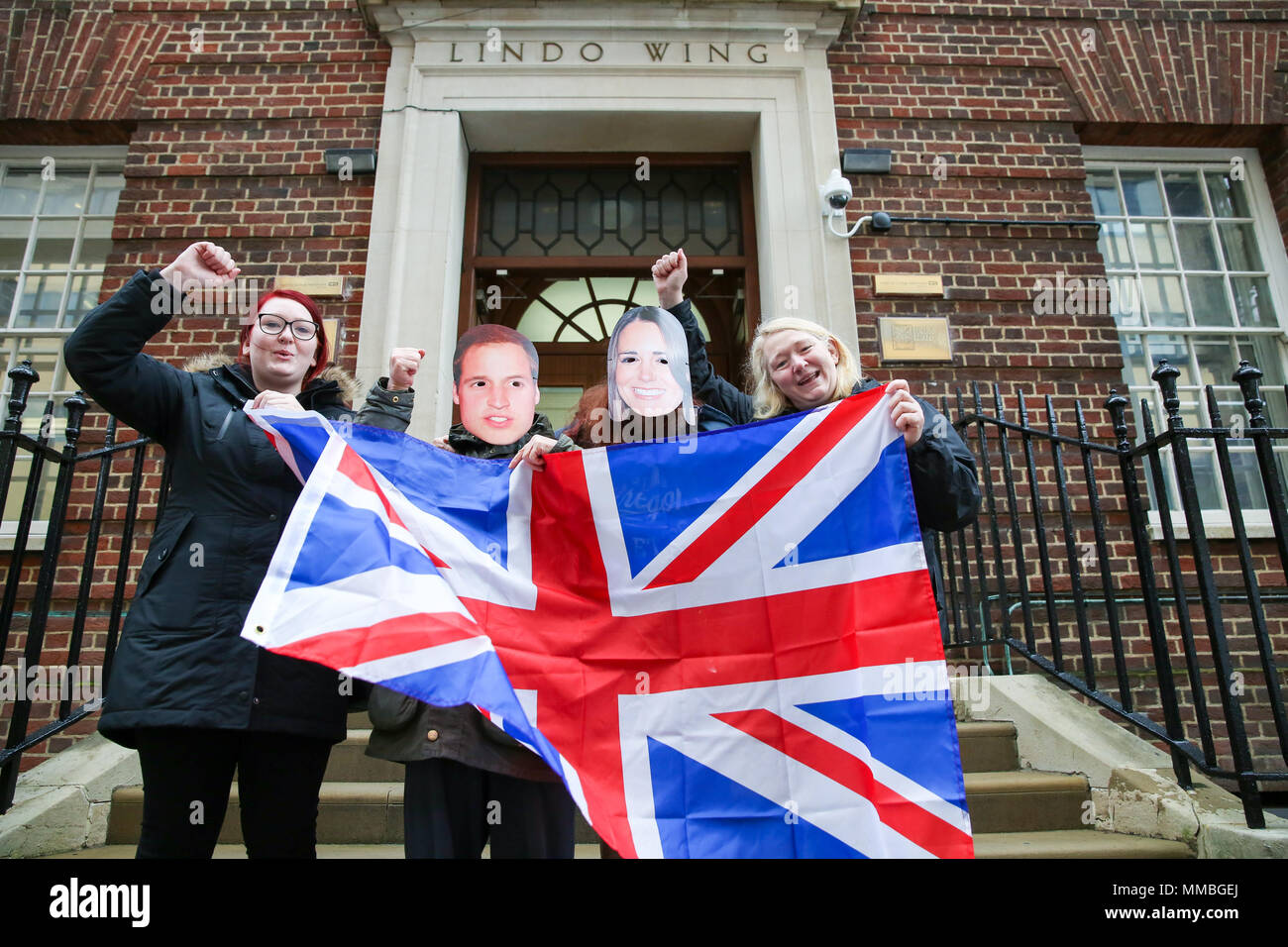 Royal fans arrives outside Lindo Wing of St.Mary's hospital, Paddington ...