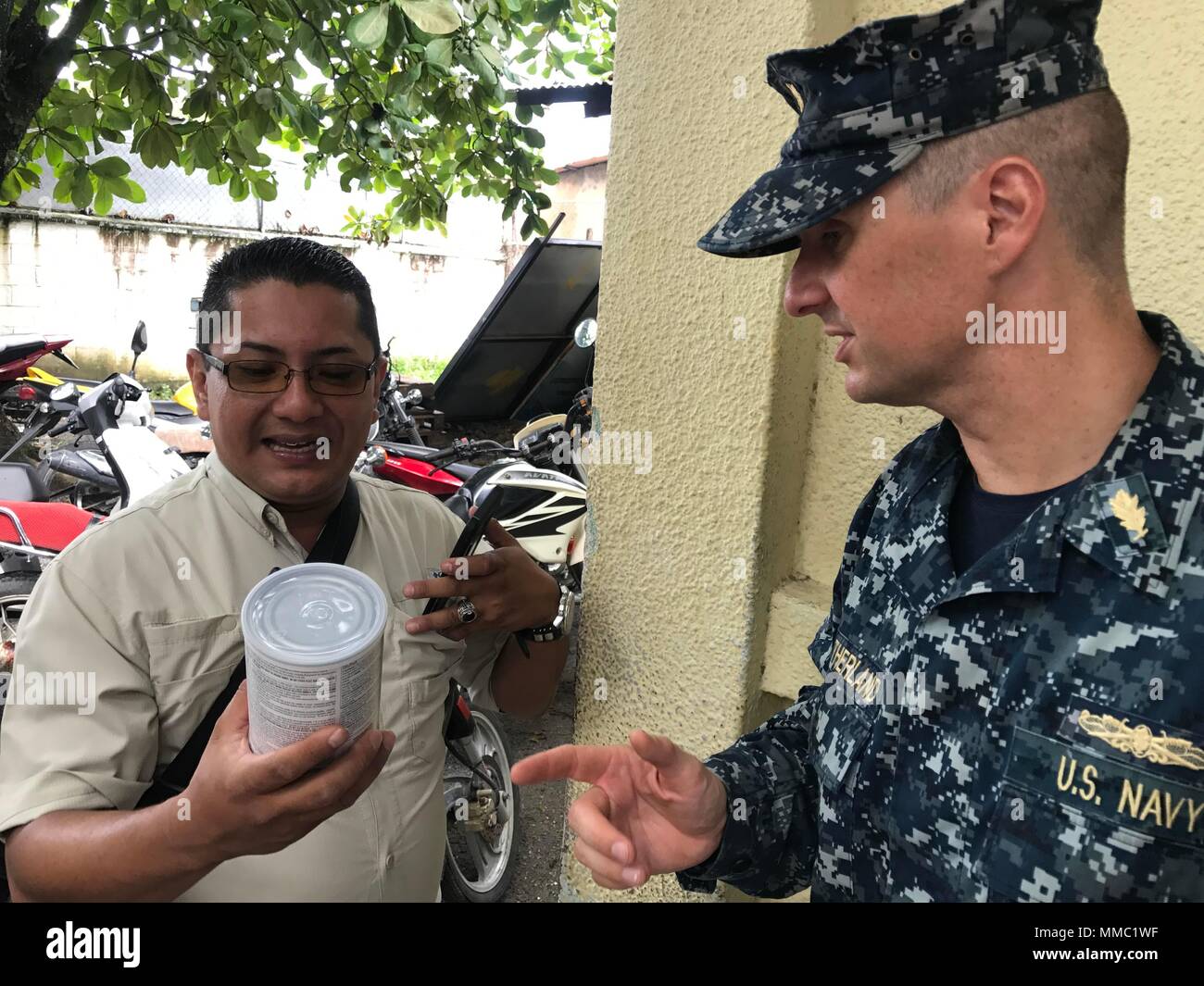 171006-A-QE286-0020 PUERTO BARRIOS, Guatemala (Oct. 6, 2017) Lt. Cmdr. Ian Sutherland, technical director for Navy Entomology Center of Excellence, donates mosquito repellant to a local entomologist at Clinico Salud Del Puerto Barrios, a local health clinic, during Southern Partnership Station 17 (SPS 17). SPS 17 is a U.S. Navy deployment executed by U.S. Naval Forces Southern Command/U.S. 4th Fleet, focused on subject matter expert exchanges with partner nation militaries and security forces in Central and South America. (U.S. Army photo by SPC Judge Jones/Released) Stock Photo