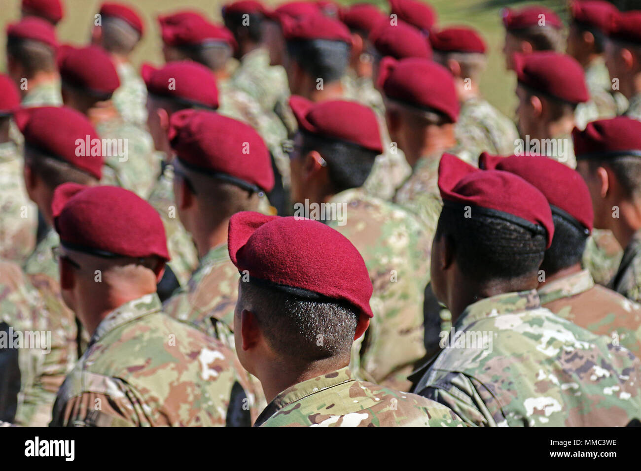 Sale > maroon beret australian army > in stock