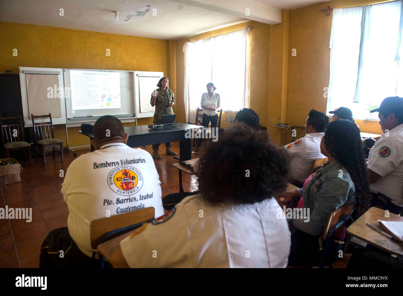 171011-N-YM856-0032 PUERTO BARRIOS, Guatemala (Oct. 11, 2017) Cmdr. Rhonda Lizewski, assigned to Navy and Marine Corps Public Health Center, gives a lecture on infection control to Guatemalan first responders during Southern Partnership Station 17 (SPS 17). SPS 17 is a U.S. Navy deployment executed by U.S. Naval Forces Southern Command/U.S. 4th Fleet, focused on subject matter expert exchanges with partner nation militaries and security forces in Central and South America. (U.S. Navy Combat Camera photo by Mass Communication Specialist 2nd Class Brittney Cannady/Released) Stock Photo