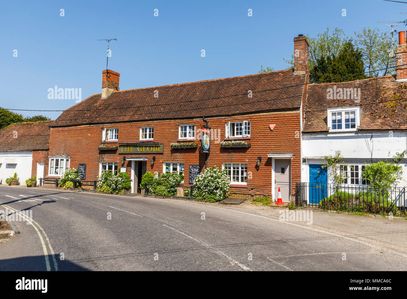 The Globe, a traditional roadside free house village local pub in New Alresford, a small town or village in Hampshire, southern England, UK Stock Photo