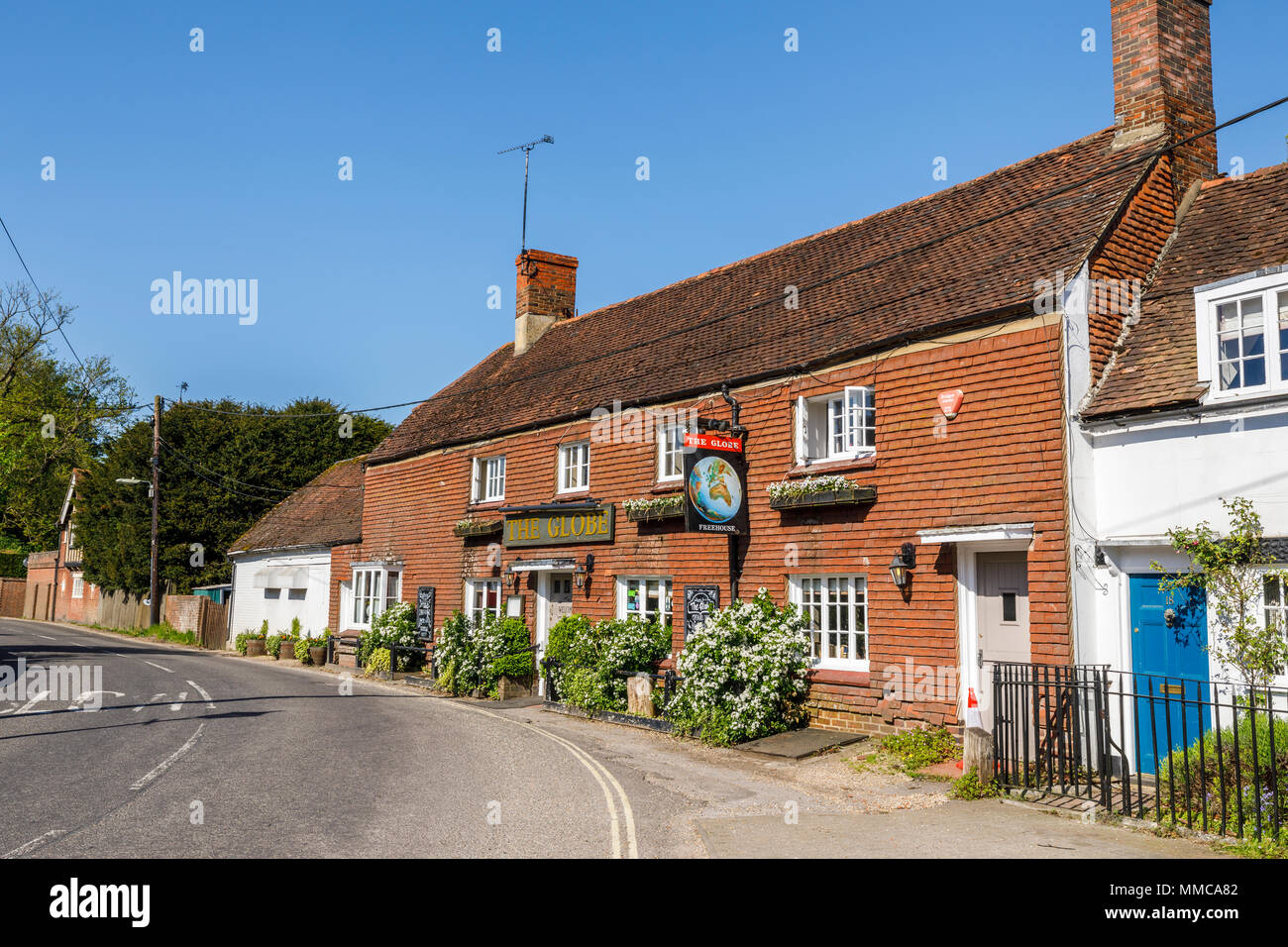 The Globe, a traditional free house village local pub in New Alresford, a small town or village in Hampshire, southern England, UK on a sunny day Stock Photo