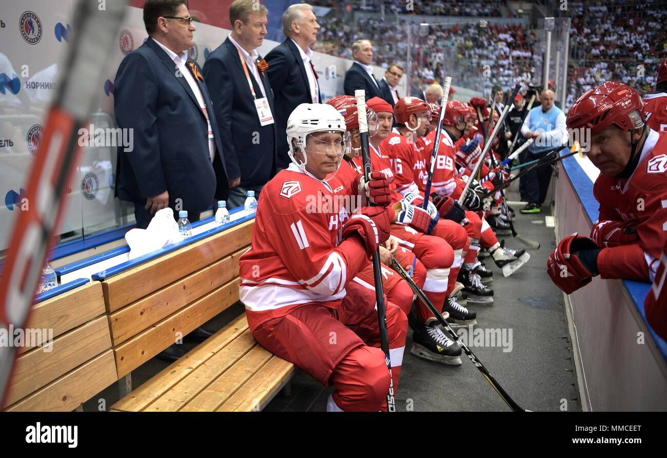 Ice hockey player bench nhl hi-res stock photography and images - Alamy