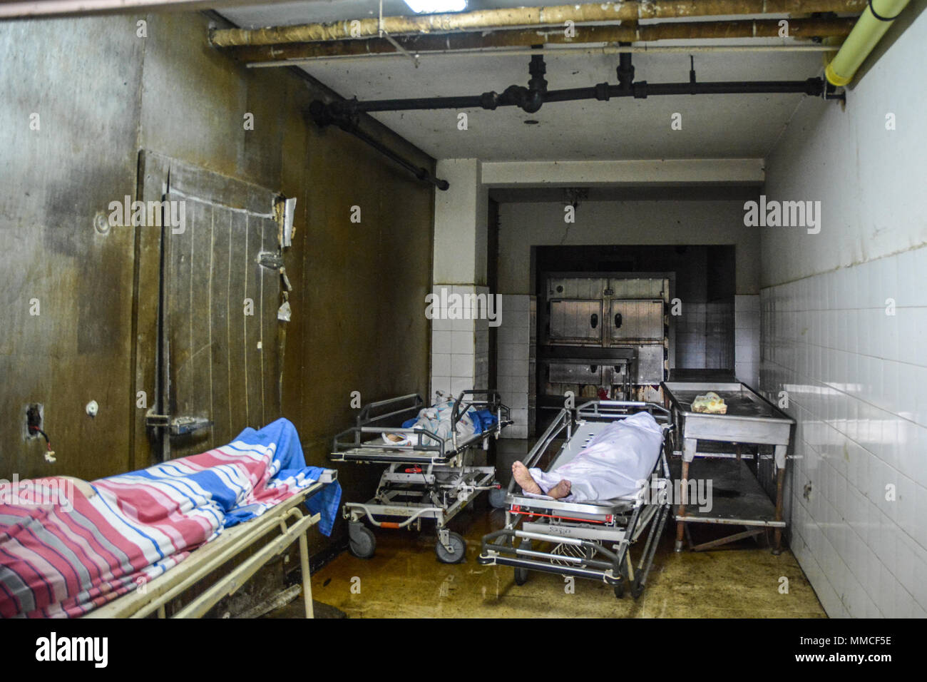 Dead bodies hospital hi res stock photography and images Alamy