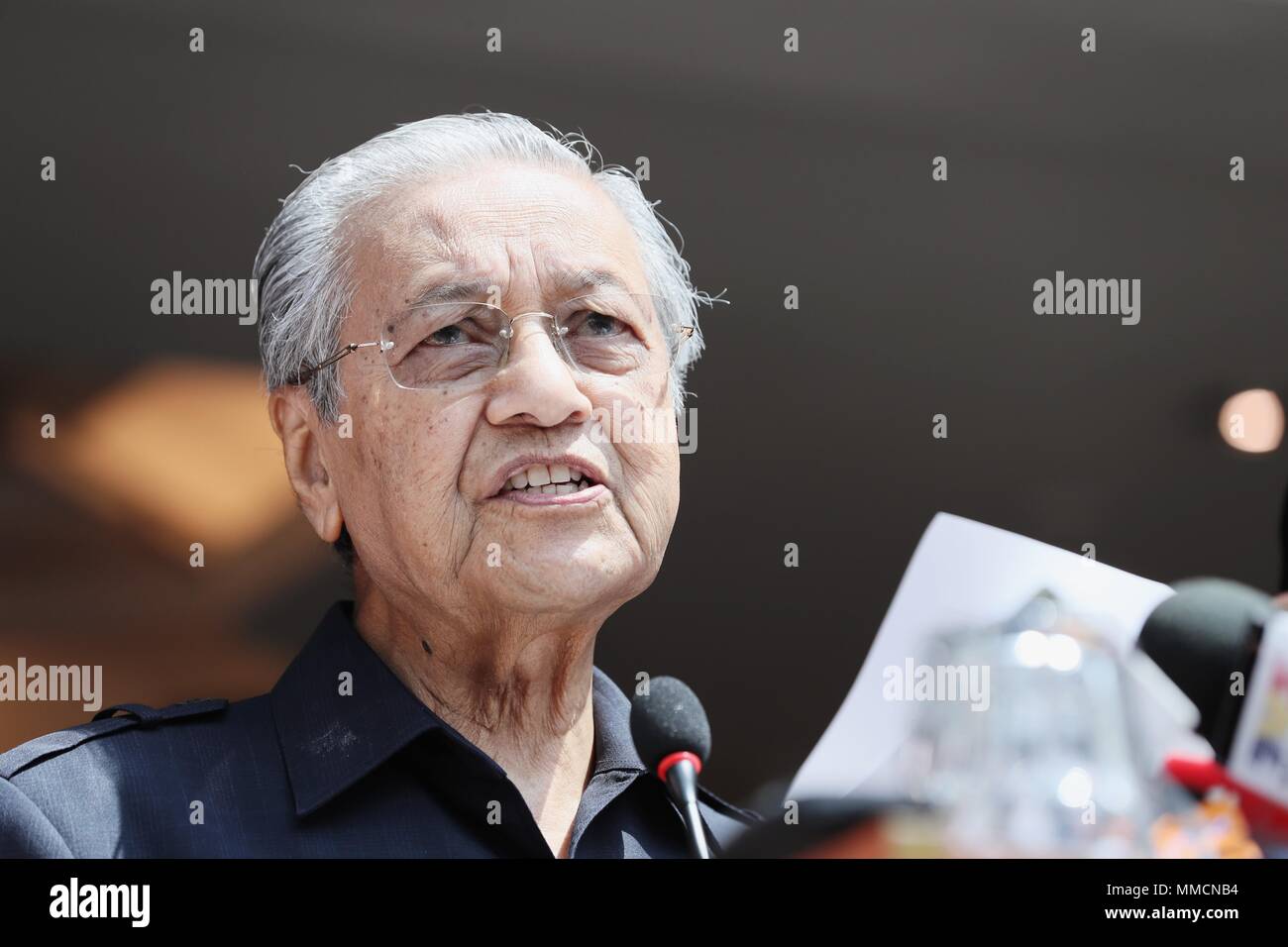 (180511) -- KUALA LUMPUR, May 11, 2018 (Xinhua) -- Malaysian new Prime Minister Mahathir Mohamad speaks at a press conferenec in Kuala Lumpur May 11, 2018. Mahathir Mohamad on Friday named 10 ministries whose ministers need to be appointed immediately, the first step for him and his Pakatan Harapan coalition to form a cabinet. (Xinhua/Zhu Wei) (yy) Stock Photo