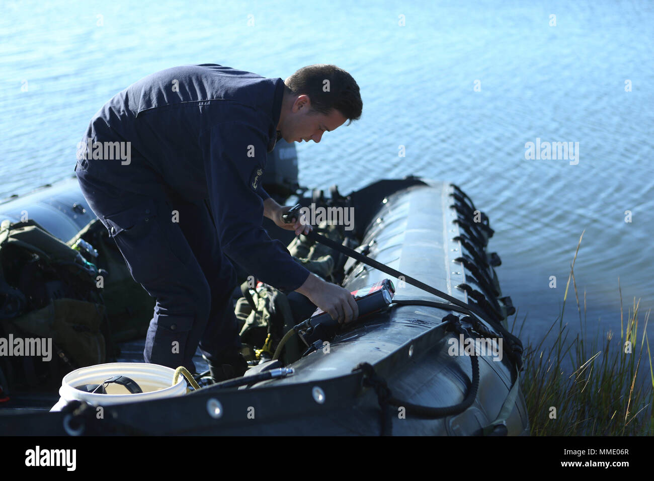 Royal Netherlands Navy divers, with the very shallow water diving team, Defense Diving Group