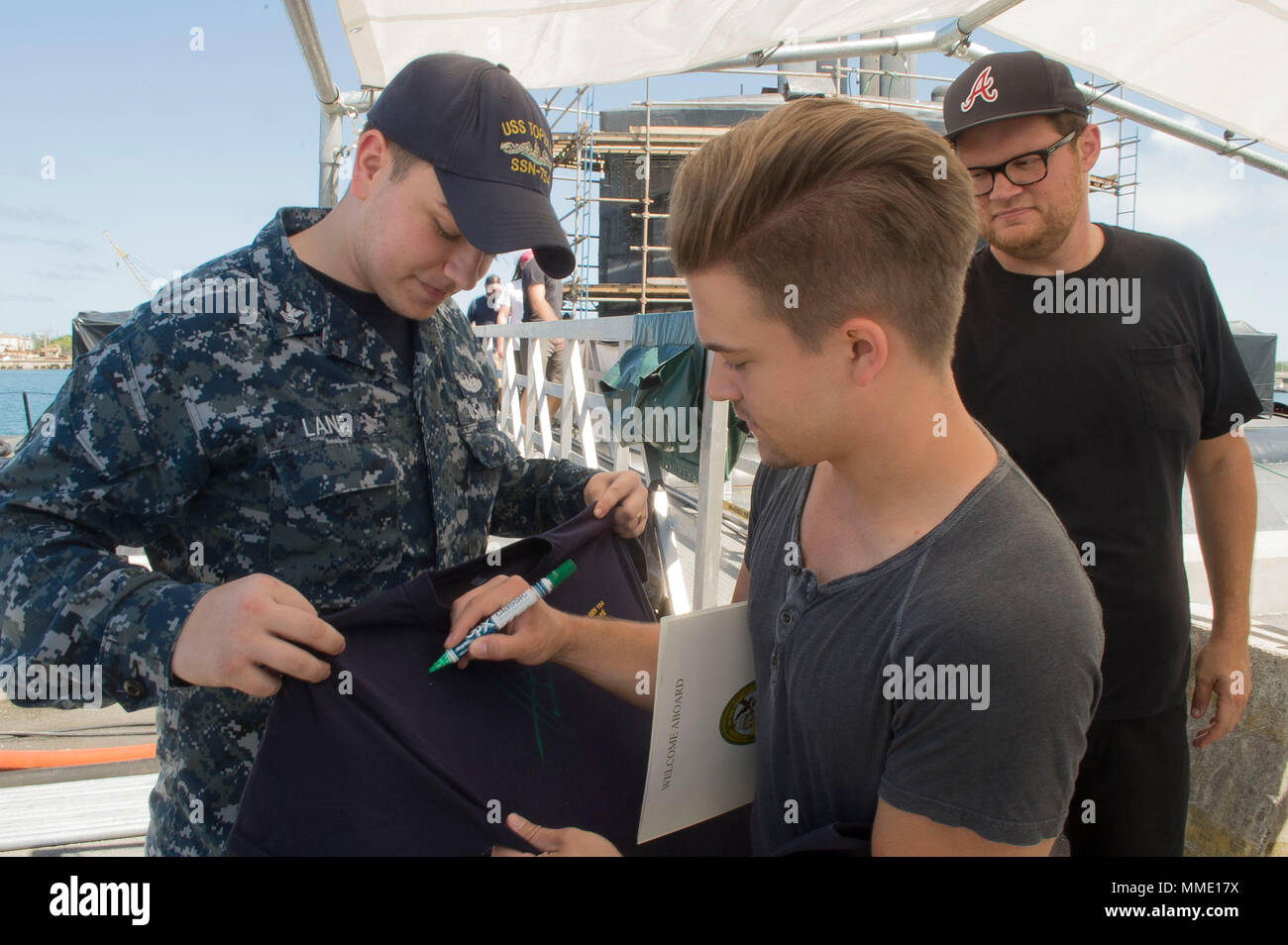 171021NWI626122 APRA HARBOR, Guam (Oct. 21, 2017) Country music