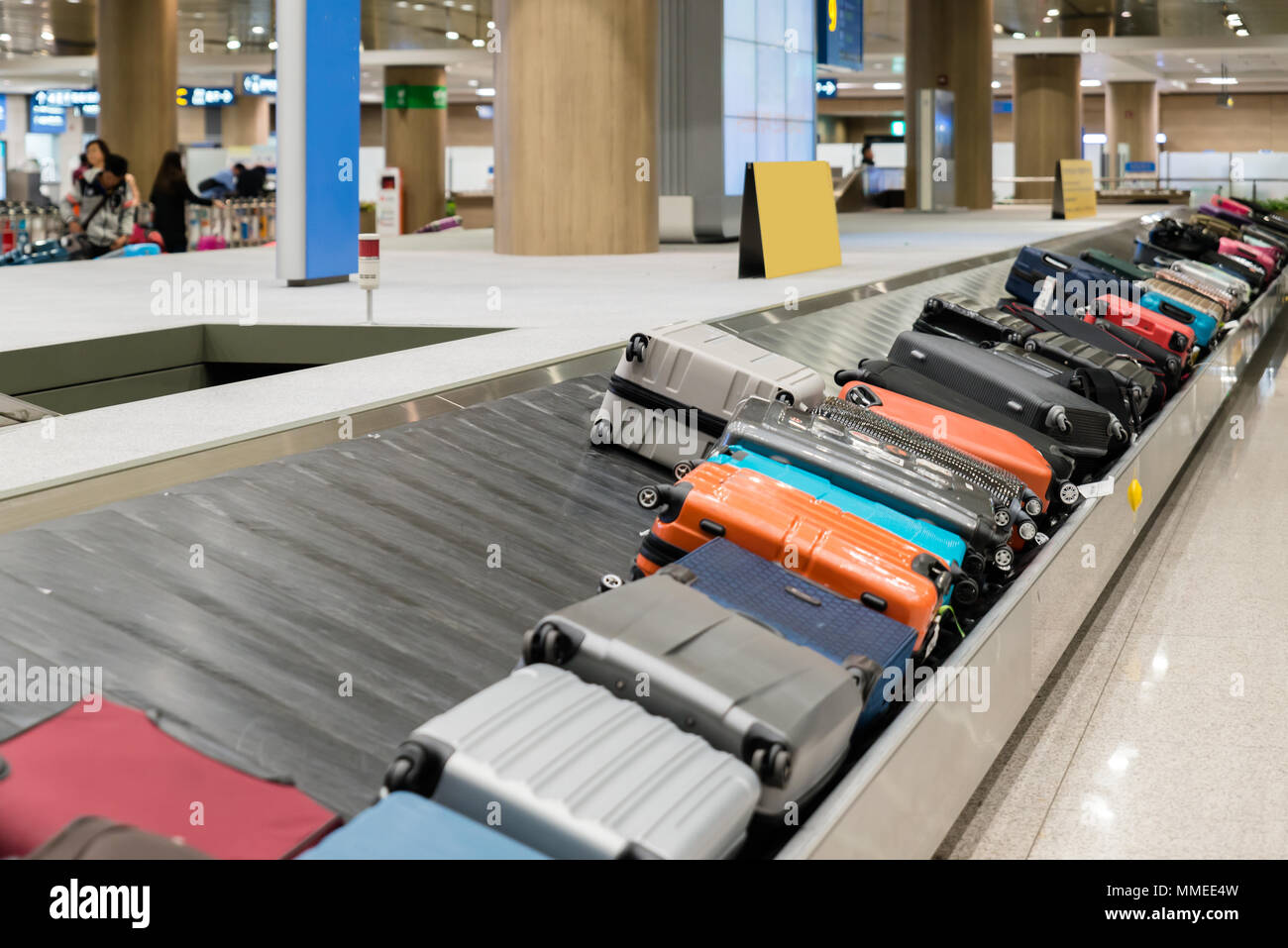 Luggage conveyor belt hires stock photography and images Alamy