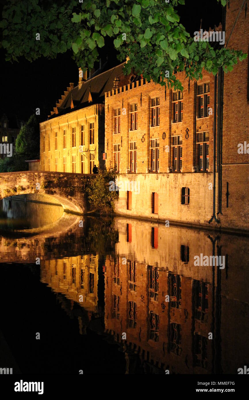 Blinde-Ezel Bridge over the Groenerei at night time, Bruges, Belgium Stock Photo