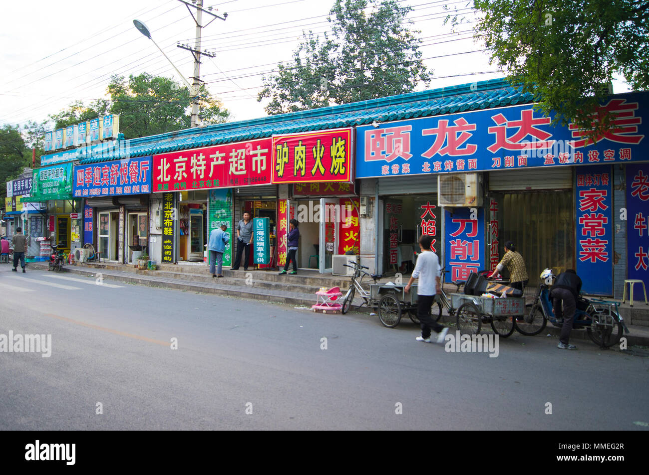 Chinese shop signs hires stock photography and images Alamy
