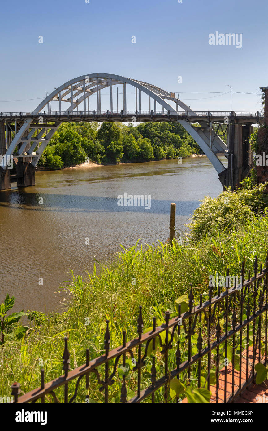Selma, Alabama - The Edmund Pettus Bridge over the Alabama River, where civil rights demonstrators demanding the right to vote were badly beaten by sh Stock Photo