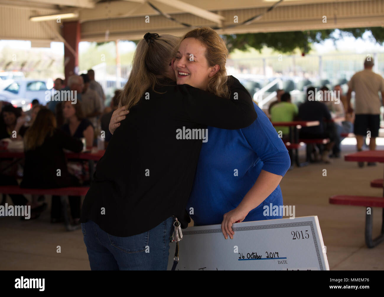 Members of the Civilian Employee Welfare Recreation Association celebrate the Marine Corps Air Station Yuma 2017 Employee of the Year at the MCAS Yuma, Ariz., Picnic Pavilion Oct. 26, 2017. This annual event is organized in appreciation of the civilian employees on the station. (U.S. Marine Corps photo by Lance Cpl. Sabrina Candiaflores) Stock Photo