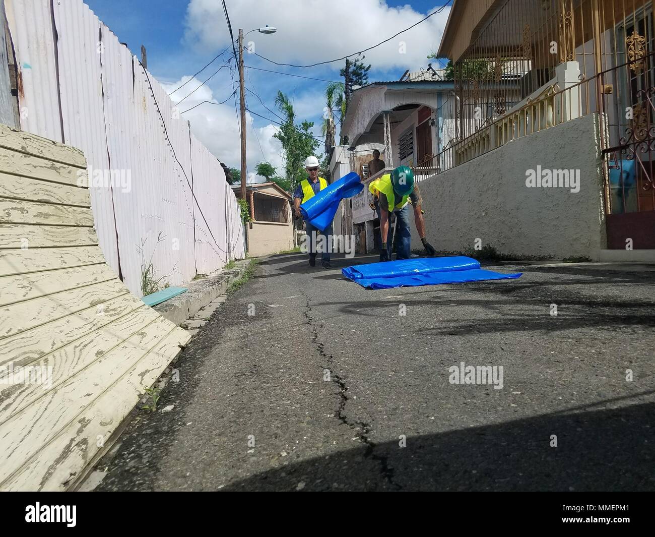 Roof contractors hi-res stock photography and images - Page 18 - Alamy