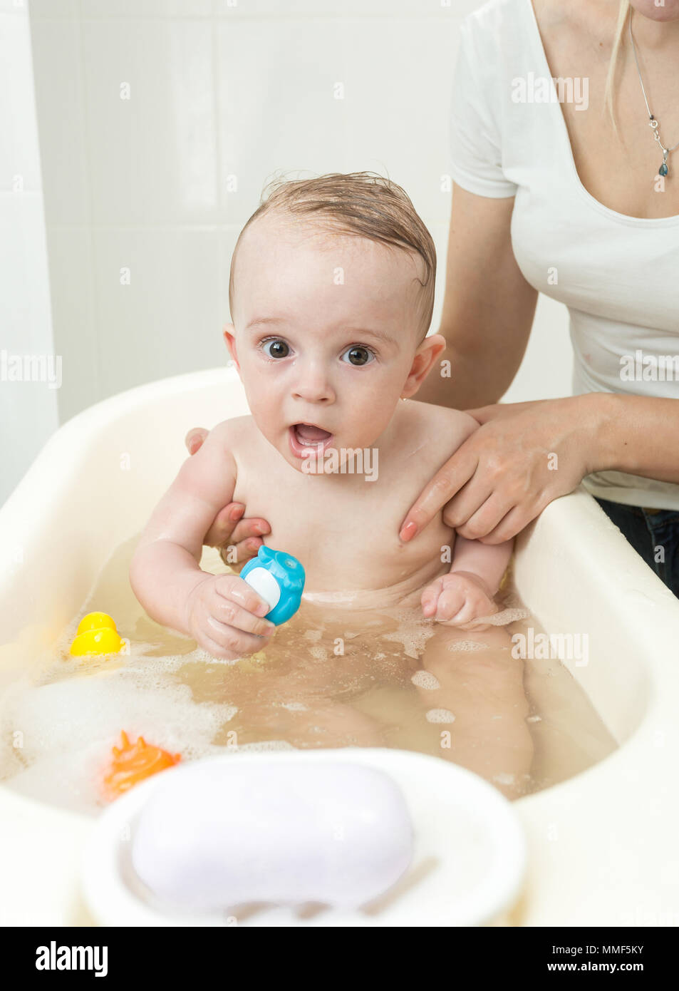 Baby washing head hires stock photography and images Alamy