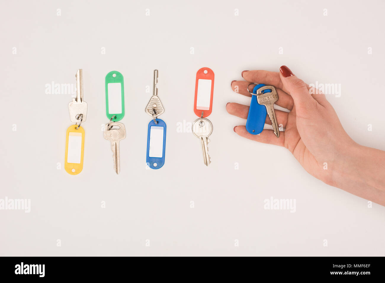 Please set the key. Ключи фон вид сверху. рука держит ключ вид сверху. key top view.