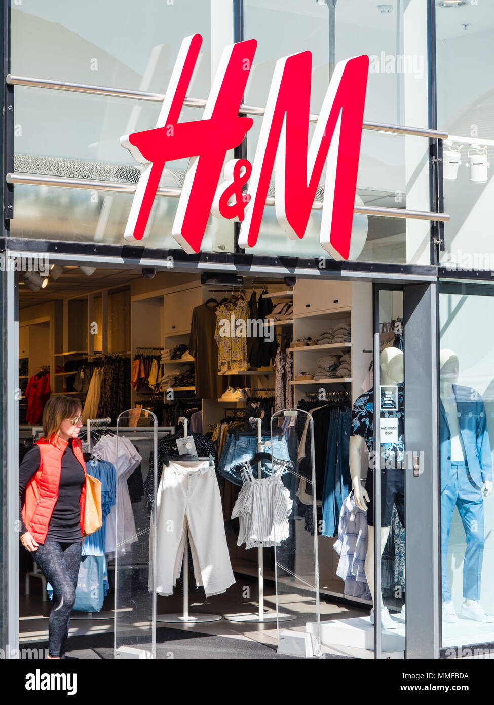 Hm fashion hi-res stock photography and images - Alamy