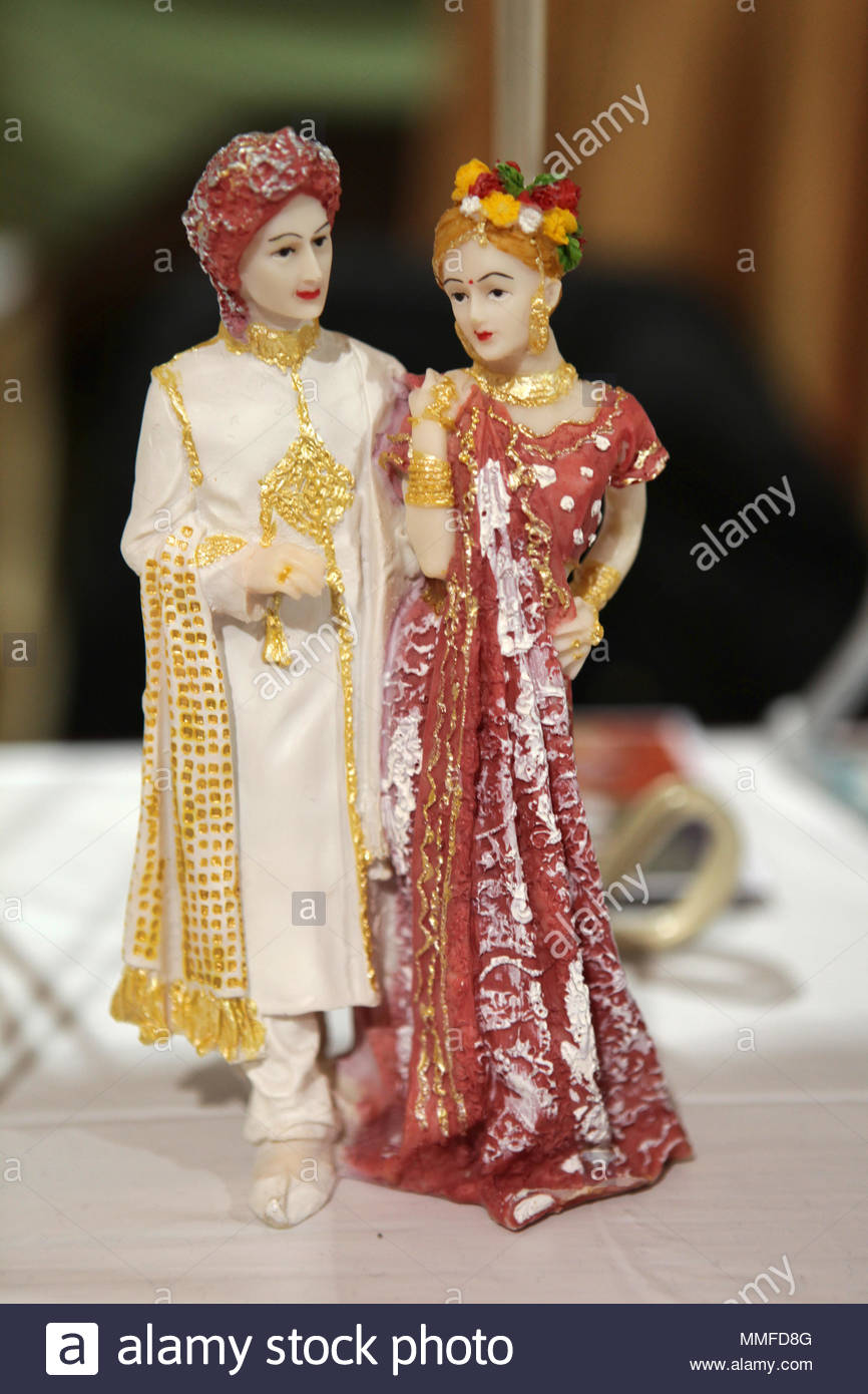 bride and groom dolls